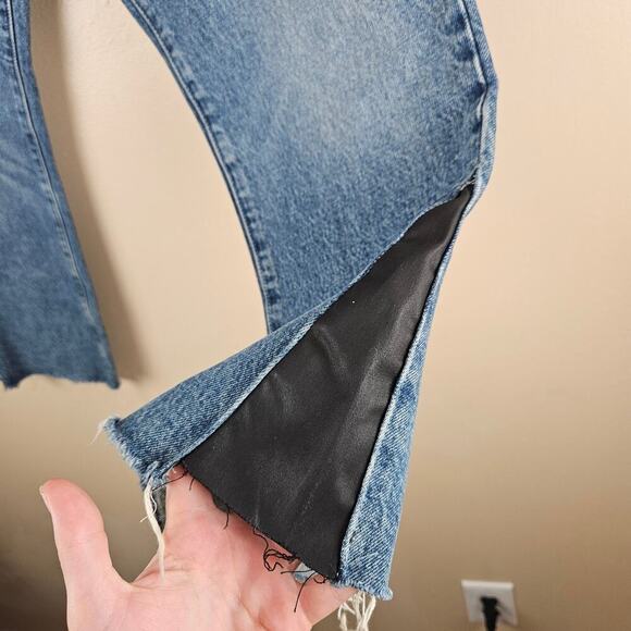 Current Elliott Kick Jean Light Sky with  Insert Raw Hem Crop Flare Jeans - Picture 6 of 8